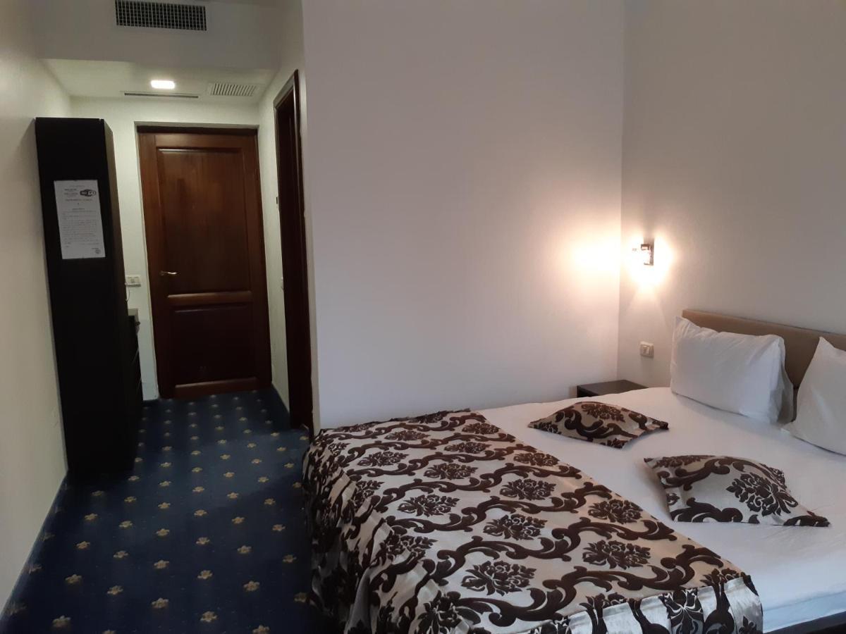 Hotel Ro&Mario Barlad Bîrlad Exteriér fotografie